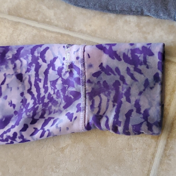 Girls Under Armour Sweatshirt. - Picture 4 of 5